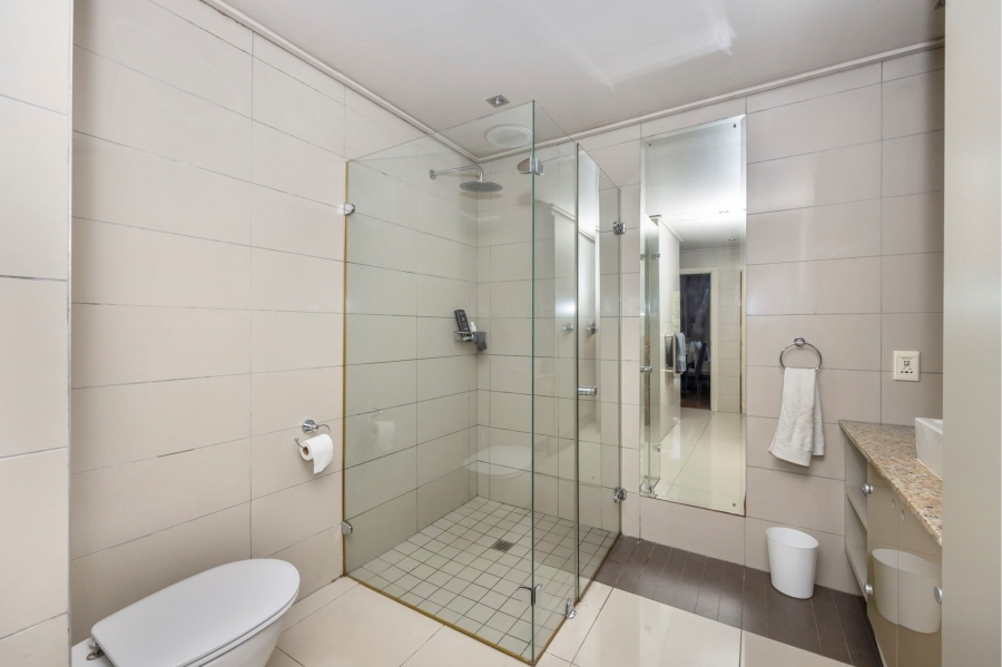 To Let 1 Bedroom Property for Rent in Green Point Western Cape